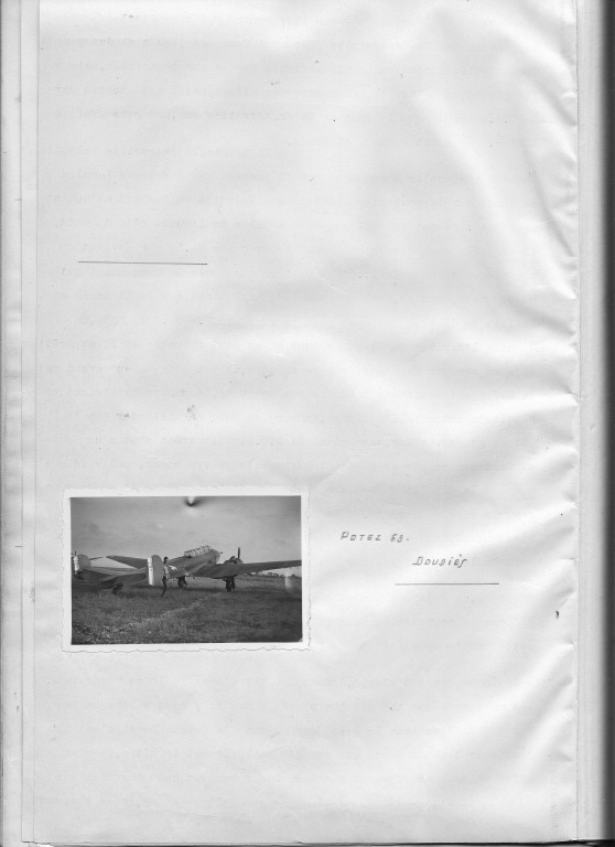 Une photo, Doudies posant devant un Potez 63